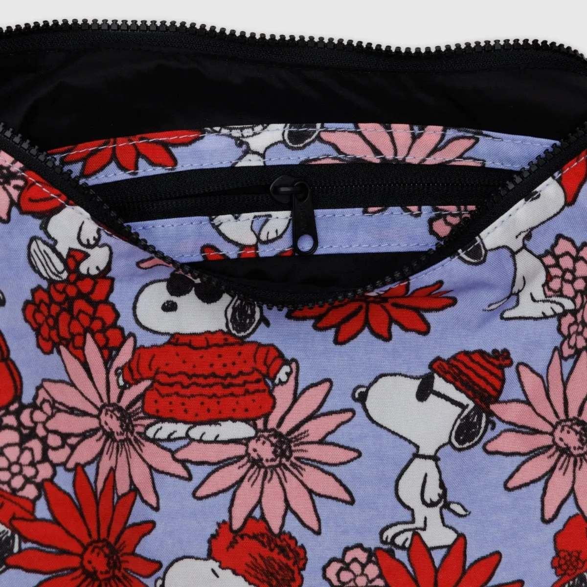 Baggu Medium Nylon Crescent Bag in Floral Snoopy