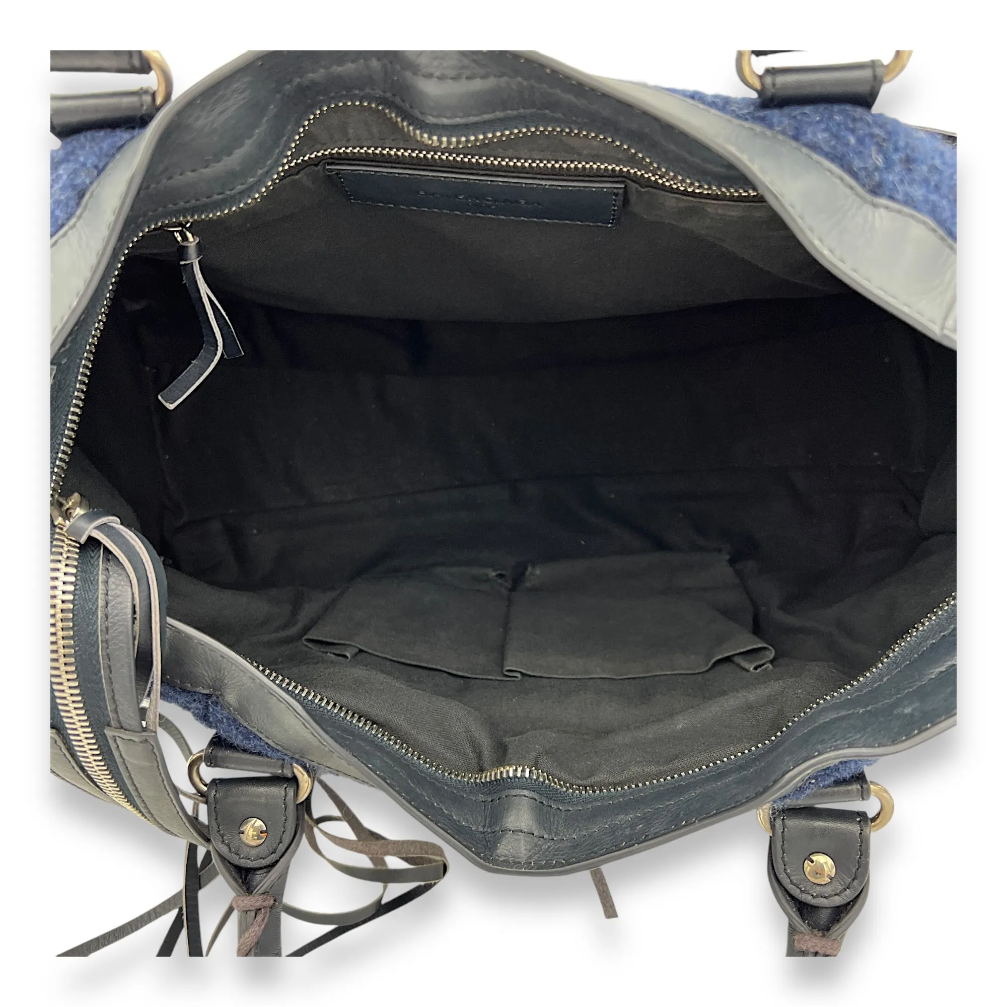 City Shoulder bag in Wool, Silver Hardware