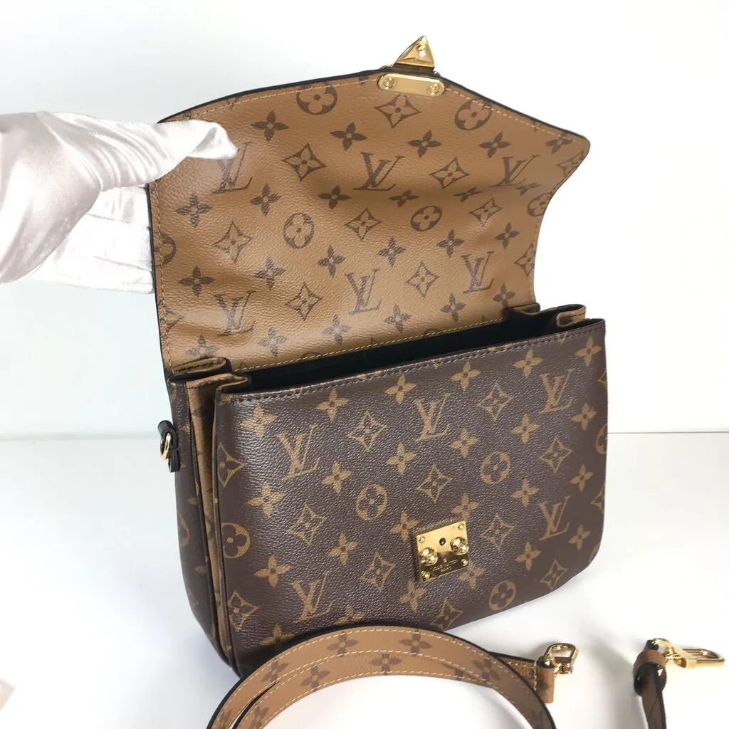 Louis Vuitton Pochette Métis Reverse