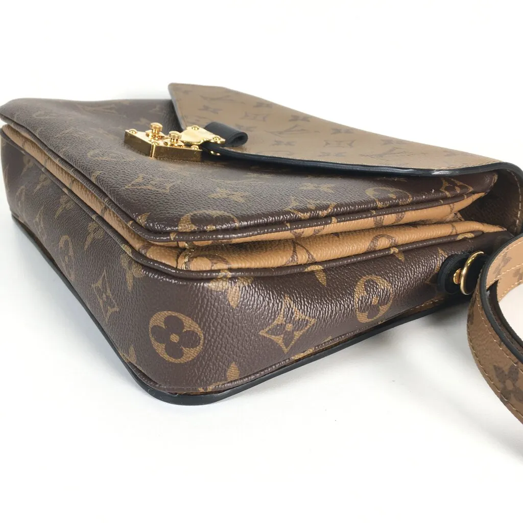 Louis Vuitton Pochette Métis Reverse
